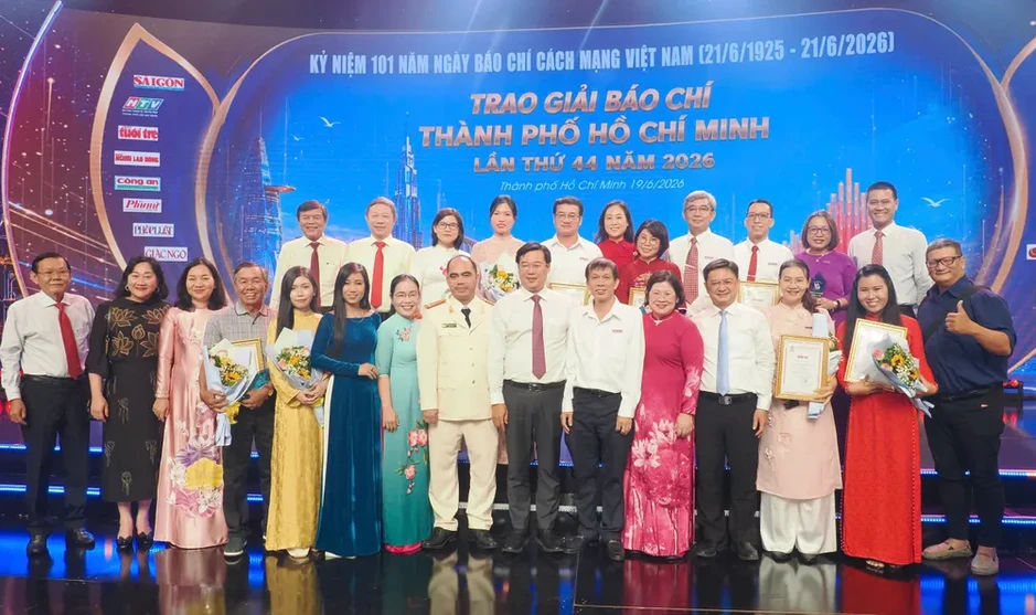 Tôn vinh những người làm báo đồng hành cùng sự phát triển của TPHCM Tôn vinh những người làm báo đồng hành cùng sự phát triển của TPHCM
