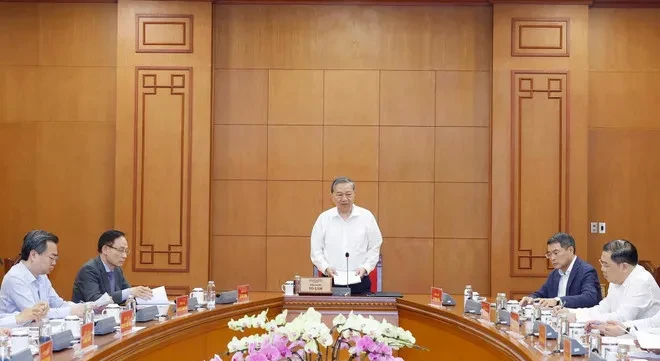 Tổng Bí thư: Cần có chiến lược cụ thể nhằm tái cơ cấu nền kinh tế, cân bằng cán cân thương mại