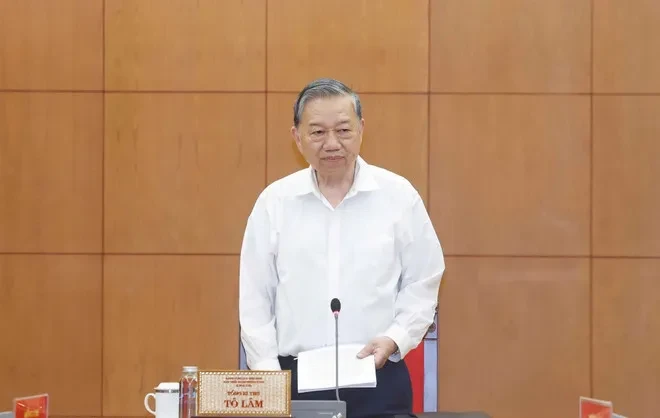 Tổng Bí thư: Cần có chiến lược cụ thể nhằm tái cơ cấu nền kinh tế, cân bằng cán cân thương mại