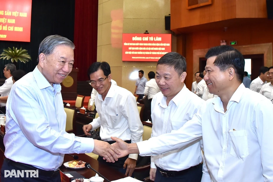 Tổng Bí thư, Chủ tịch nước biểu dương chính sách miễn phí xe buýt của TPHCM Tổng Bí thư, Chủ tịch nước biểu dương chính sách miễn phí xe buýt của TPHCM