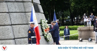 Tổng Bí thư, Chủ tịch nước dâng hoa tại Đài tưởng niệm anh hùng dân tộc Jose Rizal