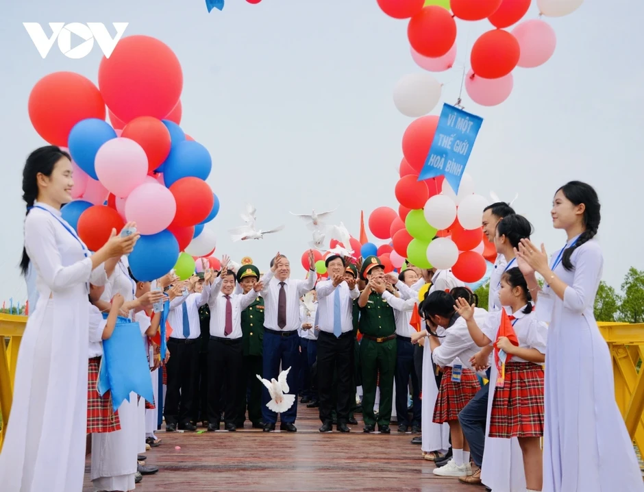 Tổng Bí thư, Chủ tịch nước dâng hương tưởng nhớ Đại tướng Võ Nguyên Giáp và các Anh hùng liệt sĩ Tổng Bí thư, Chủ tịch nước dâng hương tưởng nhớ Đại tướng Võ Nguyên Giáp và các Anh hùng liệt sĩ