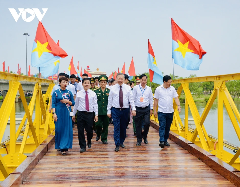 Tổng Bí thư, Chủ tịch nước dâng hương tưởng nhớ Đại tướng Võ Nguyên Giáp và các Anh hùng liệt sĩ Tổng Bí thư, Chủ tịch nước dâng hương tưởng nhớ Đại tướng Võ Nguyên Giáp và các Anh hùng liệt sĩ