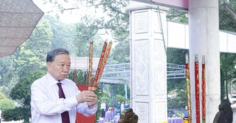 Tổng Bí thư, Chủ tịch nước dâng hương tưởng niệm các Anh hùng liệt sĩ ở Tây Ninh