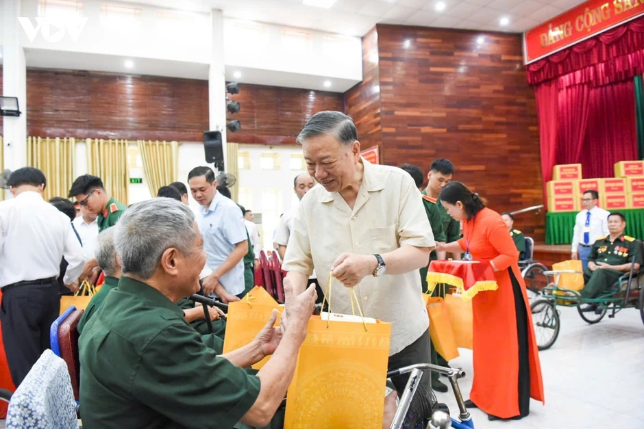 Tổng Bí thư, Chủ tịch nước: Đất nước phát triển, người có công và gia đình phải được chăm lo tốt hơn Tổng Bí thư, Chủ tịch nước: Đất nước phát triển, người có công và gia đình phải được chăm lo tốt hơn