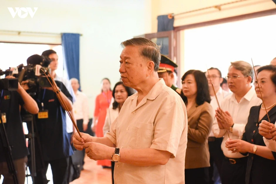 Tổng Bí thư, Chủ tịch nước: Đất nước phát triển, người có công và gia đình phải được chăm lo tốt hơn Tổng Bí thư, Chủ tịch nước: Đất nước phát triển, người có công và gia đình phải được chăm lo tốt hơn