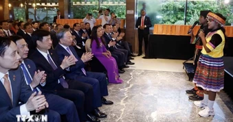 Tổng Bí thư, Chủ tịch nước gặp mặt cộng đồng người Việt Nam tại Sri Lanka