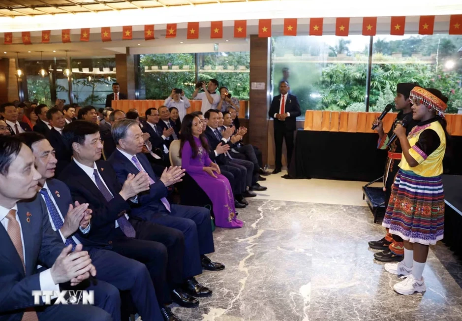 Tổng Bí thư, Chủ tịch nước gặp mặt cộng đồng người Việt Nam tại Sri Lanka Tổng Bí thư, Chủ tịch nước gặp mặt cộng đồng người Việt Nam tại Sri Lanka