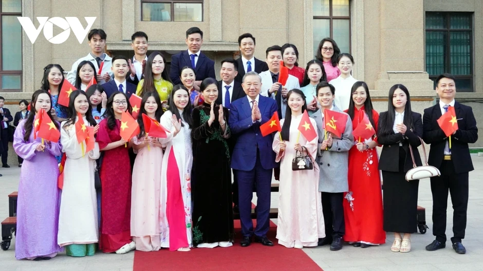 Tổng Bí thư, Chủ tịch nước gặp mặt cộng đồng người Việt Nam tại Trung Quốc Tổng Bí thư, Chủ tịch nước gặp mặt cộng đồng người Việt Nam tại Trung Quốc