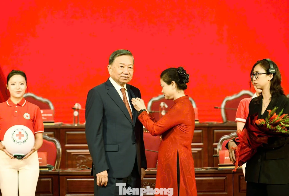 Tổng Bí thư, Chủ tịch nước: Một Việt Nam hùng cường phải đồng thời là một Việt Nam nhân ái Tổng Bí thư, Chủ tịch nước: Một Việt Nam hùng cường phải đồng thời là một Việt Nam nhân ái