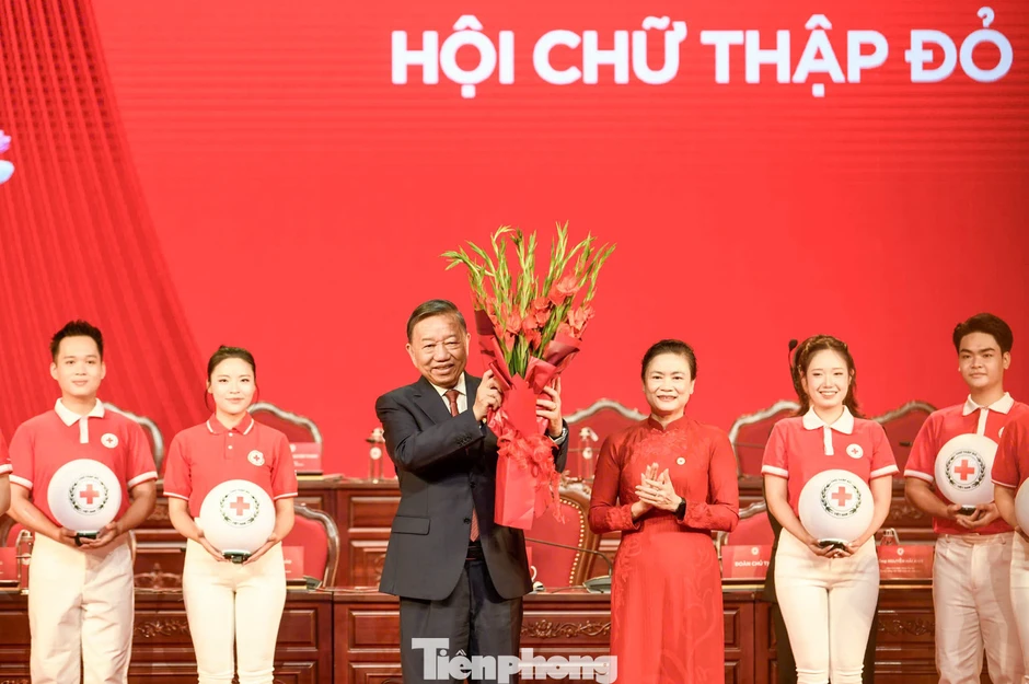 Tổng Bí thư, Chủ tịch nước: Một Việt Nam hùng cường phải đồng thời là một Việt Nam nhân ái Tổng Bí thư, Chủ tịch nước: Một Việt Nam hùng cường phải đồng thời là một Việt Nam nhân ái