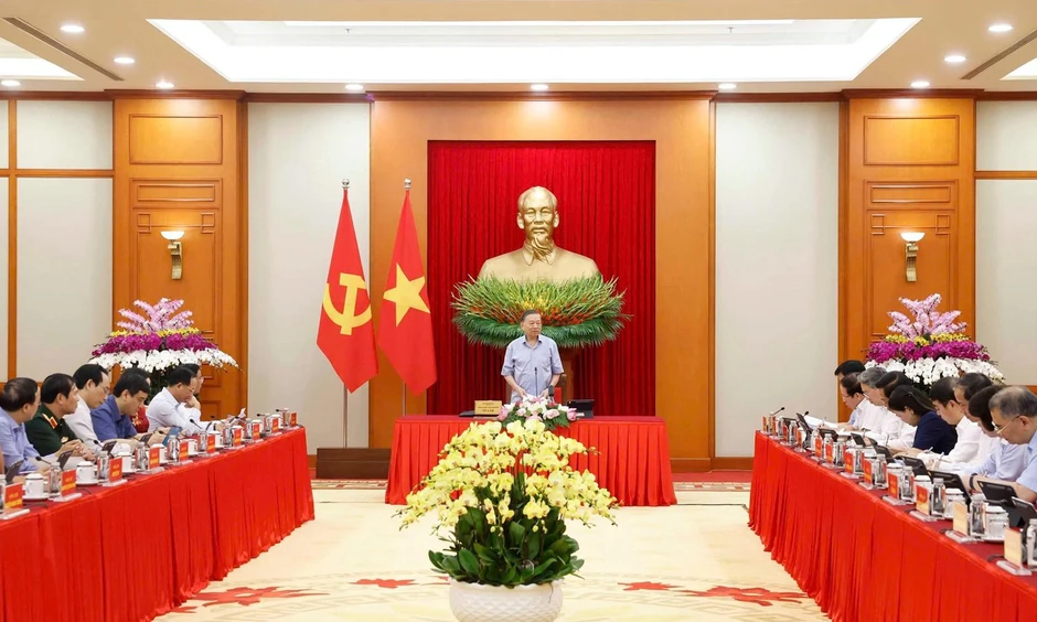 Tổng Bí thư, Chủ tịch nước: Nghiên cứu giảm biên chế quản lý, tăng giáo viên trực tiếp giảng dạy Tổng Bí thư, Chủ tịch nước: Nghiên cứu giảm biên chế quản lý, tăng giáo viên trực tiếp giảng dạy