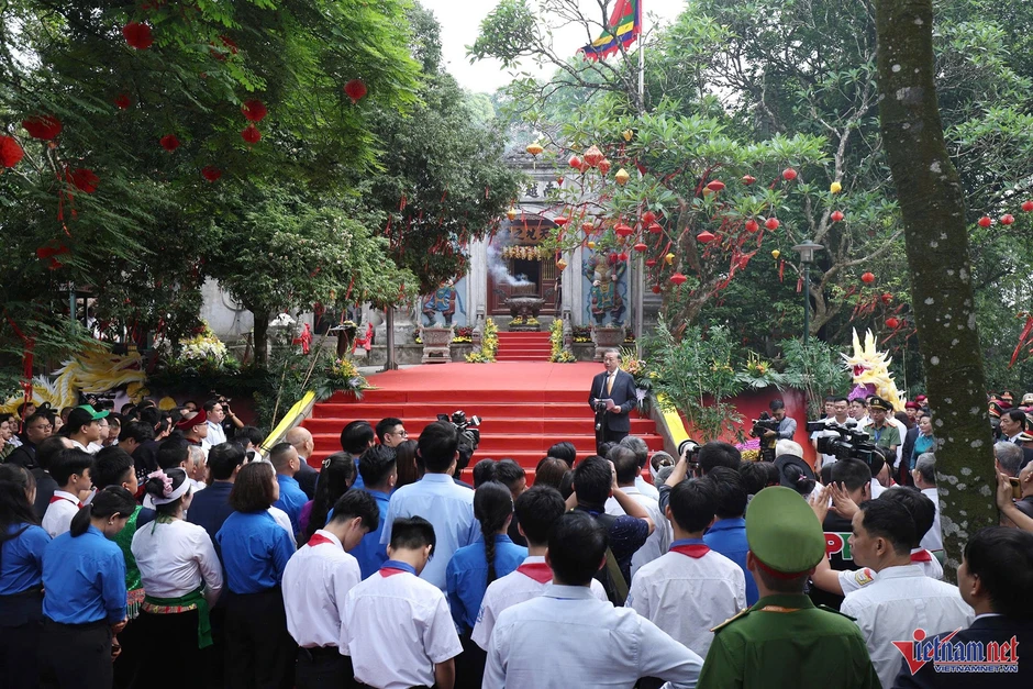 Tổng Bí thư, Chủ tịch nước: Phát triển đất nước phải bắt đầu bằng những câu hỏi rất cụ thể Tổng Bí thư, Chủ tịch nước: Phát triển đất nước phải bắt đầu bằng những câu hỏi rất cụ thể