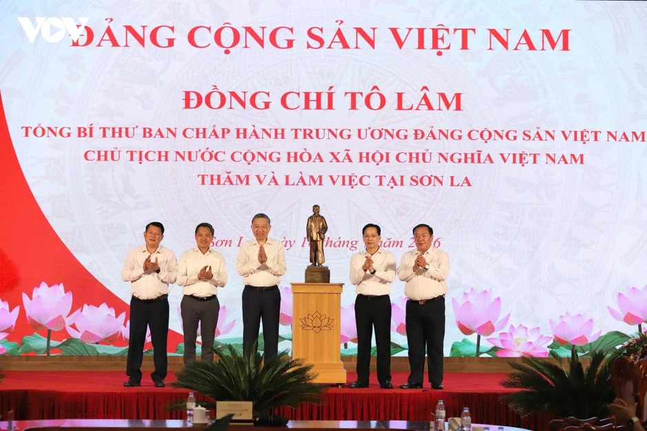 Tổng Bí thư, Chủ tịch nước: Sơn La cần xác định rõ mô hình phát triển và vị thế trong vùng Tây Bắc Tổng Bí thư, Chủ tịch nước: Sơn La cần xác định rõ mô hình phát triển và vị thế trong vùng Tây Bắc