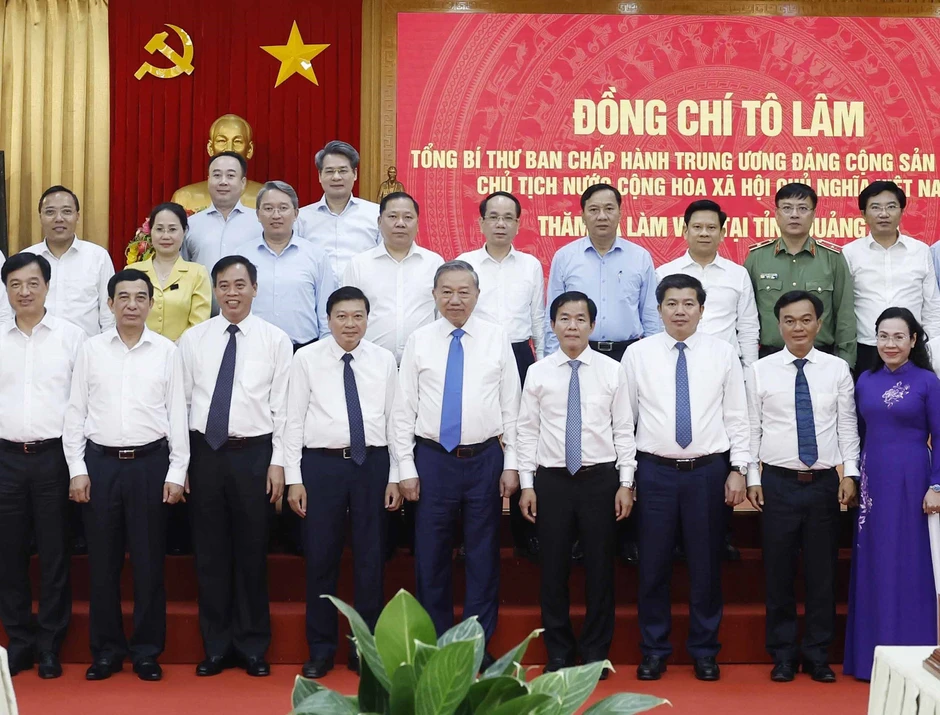Tổng Bí thư, Chủ tịch nước: Tái định vị không gian phát triển Quảng Trị với chiến lược 'vươn Đông tỏa Tây' Tổng Bí thư, Chủ tịch nước: Tái định vị không gian phát triển Quảng Trị với chiến lược 'vươn Đông tỏa Tây'