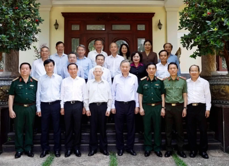 Tổng Bí thư, Chủ tịch nước thăm các nguyên lãnh đạo Đảng, Nhà nước và Mẹ Việt Nam anh hùng Tổng Bí thư, Chủ tịch nước thăm các nguyên lãnh đạo Đảng, Nhà nước và Mẹ Việt Nam anh hùng