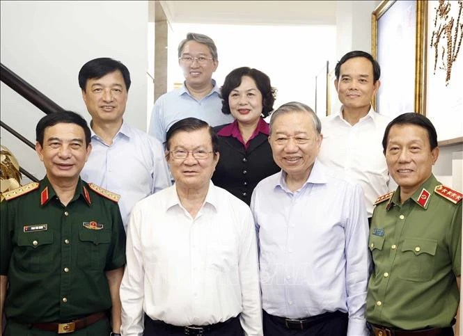 Tổng Bí thư, Chủ tịch nước thăm các nguyên lãnh đạo Đảng, Nhà nước và Mẹ Việt Nam anh hùng Tổng Bí thư, Chủ tịch nước thăm các nguyên lãnh đạo Đảng, Nhà nước và Mẹ Việt Nam anh hùng
