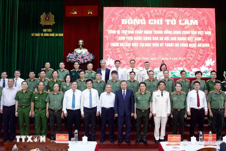 Tổng Bí thư, Chủ tịch nước thăm Học viện Kỹ thuật và Công nghệ an ninh