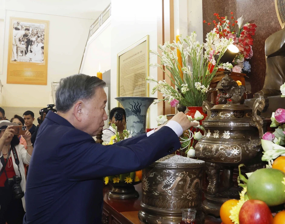 Tổng Bí thư, Chủ tịch nước thăm khu nhà lá nơi Bác Hồ từng sống ở Thái Lan Tổng Bí thư, Chủ tịch nước thăm khu nhà lá nơi Bác Hồ từng sống ở Thái Lan