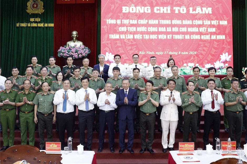 Tổng Bí thư, Chủ tịch nước thăm, làm việc tại Học viện Kỹ thuật và Công nghệ an ninh Tổng Bí thư, Chủ tịch nước thăm, làm việc tại Học viện Kỹ thuật và Công nghệ an ninh