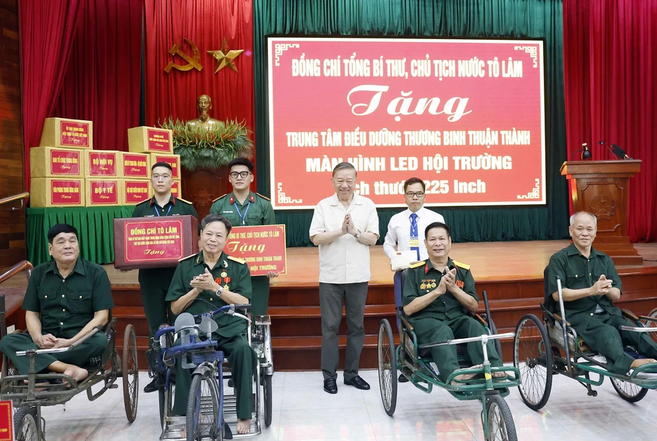 Tổng Bí thư, Chủ tịch nước thăm Trung tâm Điều dưỡng thương binh Thuận Thành Tổng Bí thư, Chủ tịch nước thăm Trung tâm Điều dưỡng thương binh Thuận Thành