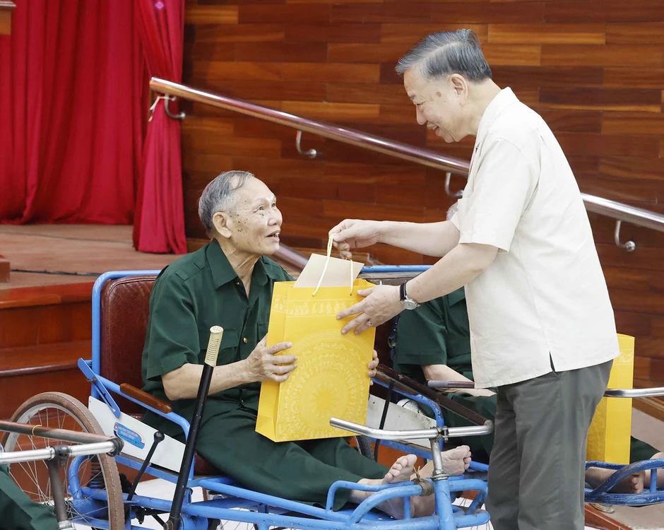 Tổng Bí thư, Chủ tịch nước thăm Trung tâm Điều dưỡng thương binh Thuận Thành Tổng Bí thư, Chủ tịch nước thăm Trung tâm Điều dưỡng thương binh Thuận Thành