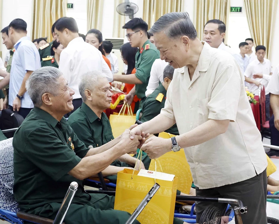 Tổng Bí thư, Chủ tịch nước thăm Trung tâm Điều dưỡng thương binh Thuận Thành Tổng Bí thư, Chủ tịch nước thăm Trung tâm Điều dưỡng thương binh Thuận Thành