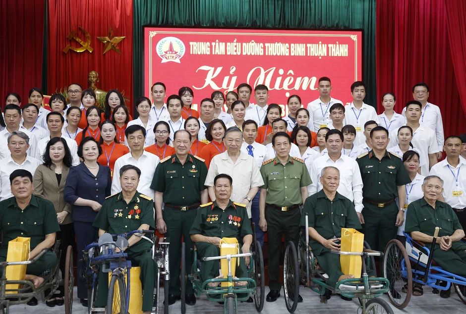 Tổng Bí thư, Chủ tịch nước thăm Trung tâm Điều dưỡng thương binh Thuận Thành Tổng Bí thư, Chủ tịch nước thăm Trung tâm Điều dưỡng thương binh Thuận Thành