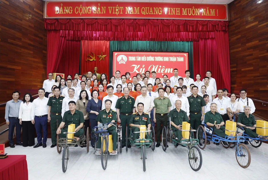 Tổng Bí thư, Chủ tịch nước thăm Trung tâm Điều dưỡng thương binh Thuận Thành Tổng Bí thư, Chủ tịch nước thăm Trung tâm Điều dưỡng thương binh Thuận Thành