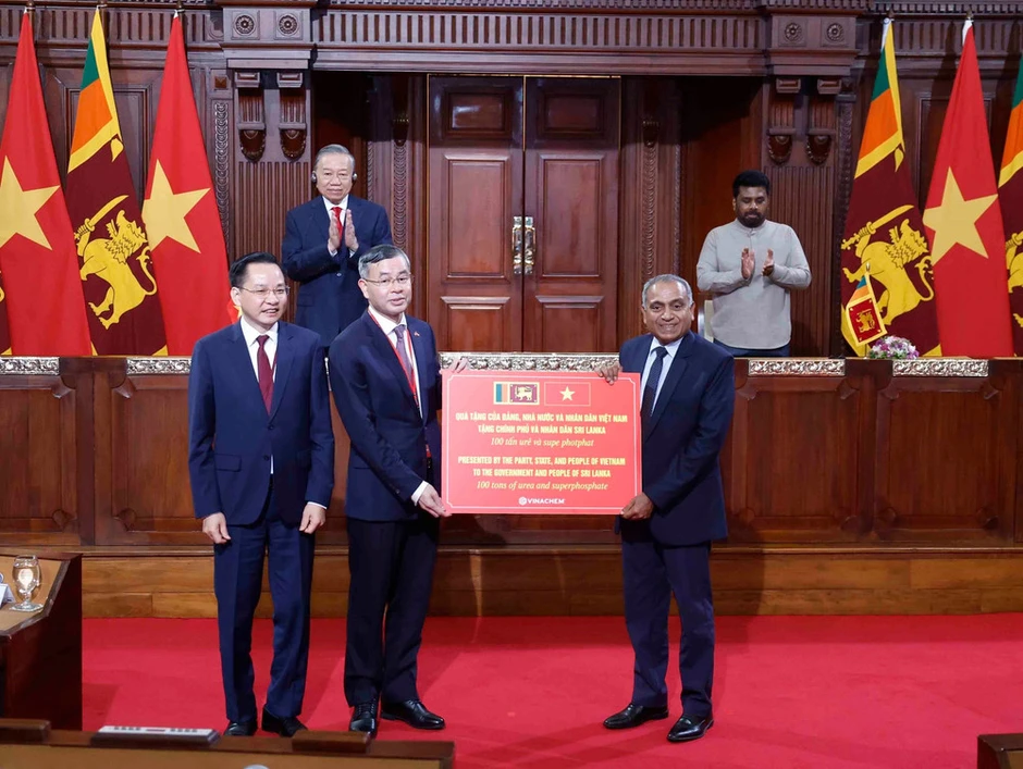 Tổng Bí thư, Chủ tịch nước Tô Lâm chứng kiến Lễ trao các văn kiện hợp tác Tổng Bí thư, Chủ tịch nước Tô Lâm chứng kiến Lễ trao các văn kiện hợp tác