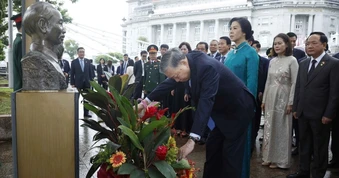 Tổng Bí thư, Chủ tịch nước Tô Lâm dâng hoa tưởng niệm Chủ tịch Hồ Chí Minh