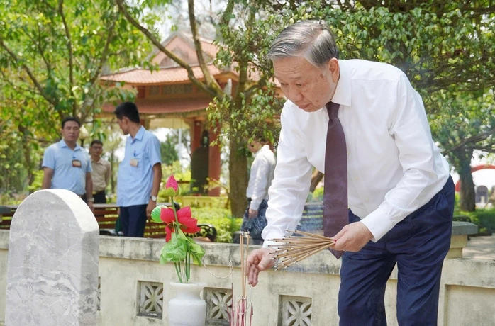 Tổng Bí thư, Chủ tịch nước Tô Lâm dâng hương, tri ân các anh hùng liệt sĩ tại Quảng Trị Tổng Bí thư, Chủ tịch nước Tô Lâm dâng hương, tri ân các anh hùng liệt sĩ tại Quảng Trị