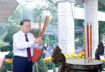 Tổng Bí thư, Chủ tịch nước Tô Lâm dâng hương tưởng niệm các Anh hùng liệt sĩ