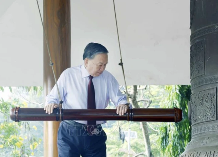 Tổng Bí thư, Chủ tịch nước Tô Lâm dâng hương tưởng niệm các Anh hùng liệt sĩ Tổng Bí thư, Chủ tịch nước Tô Lâm dâng hương tưởng niệm các Anh hùng liệt sĩ