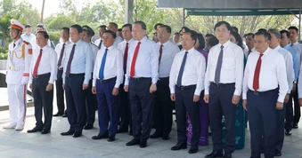 Tổng Bí thư, Chủ tịch nước Tô Lâm dâng hương tưởng niệm Tổng Bí thư Hà Huy Tập tại Hà Tĩnh