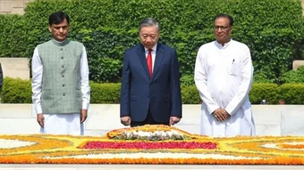 Tổng Bí thư, Chủ tịch nước Tô Lâm đặt vòng hoa tại Khu tưởng niệm Mahatma Gandhi