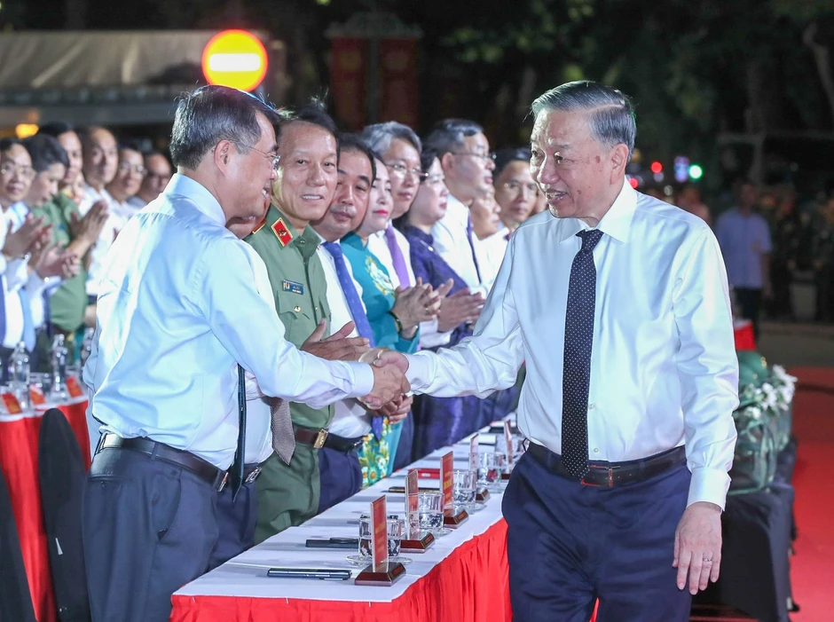 Tổng Bí thư, Chủ tịch nước Tô Lâm dự cầu truyền hình 'Sao sáng dẫn đường' Tổng Bí thư, Chủ tịch nước Tô Lâm dự cầu truyền hình 'Sao sáng dẫn đường'
