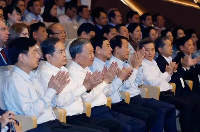 Tổng Bí thư, Chủ tịch nước Tô Lâm dự chương trình nghệ thuật “Tổ quốc trong tim” Tổng Bí thư, Chủ tịch nước Tô Lâm dự chương trình nghệ thuật “Tổ quốc trong tim”