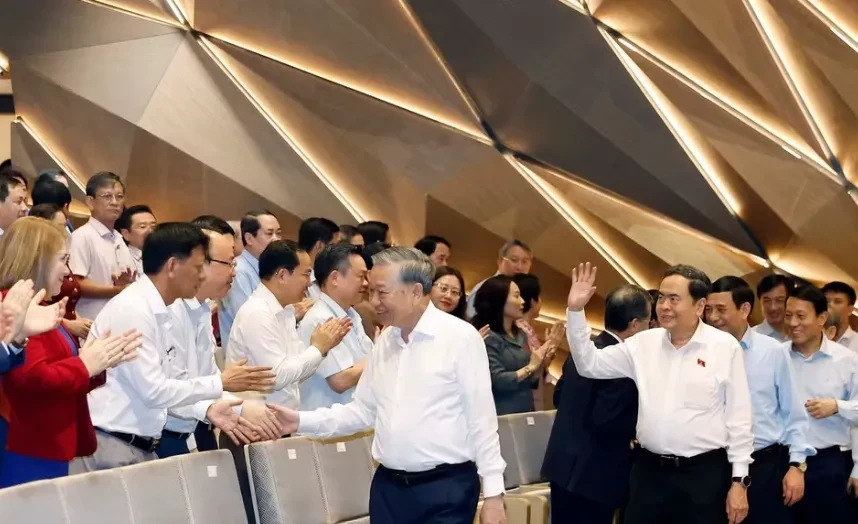 Tổng Bí thư, Chủ tịch nước Tô Lâm dự chương trình nghệ thuật “Tổ quốc trong tim” Tổng Bí thư, Chủ tịch nước Tô Lâm dự chương trình nghệ thuật “Tổ quốc trong tim”