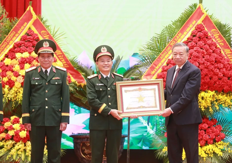 Tổng Bí thư, Chủ tịch nước Tô Lâm dự Lễ đón nhận danh hiệu Anh hùng Lực lượng vũ trang nhân dân của Quân khu 3 Tổng Bí thư, Chủ tịch nước Tô Lâm dự Lễ đón nhận danh hiệu Anh hùng Lực lượng vũ trang nhân dân của Quân khu 3