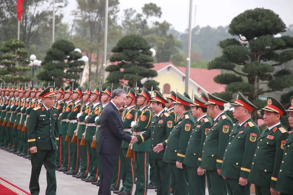 Tổng Bí thư, Chủ tịch nước Tô Lâm dự Lễ đón nhận danh hiệu Anh hùng Lực lượng vũ trang nhân dân của Quân khu 3 Tổng Bí thư, Chủ tịch nước Tô Lâm dự Lễ đón nhận danh hiệu Anh hùng Lực lượng vũ trang nhân dân của Quân khu 3