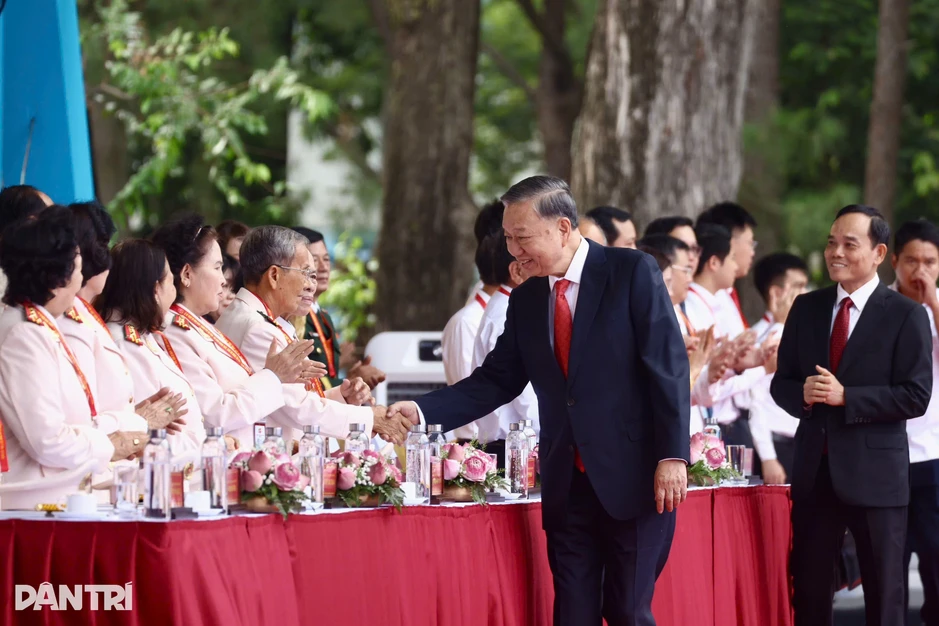 Tổng Bí thư, Chủ tịch nước Tô Lâm dự Lễ kỷ niệm 50 năm TPHCM mang tên Bác Tổng Bí thư, Chủ tịch nước Tô Lâm dự Lễ kỷ niệm 50 năm TPHCM mang tên Bác