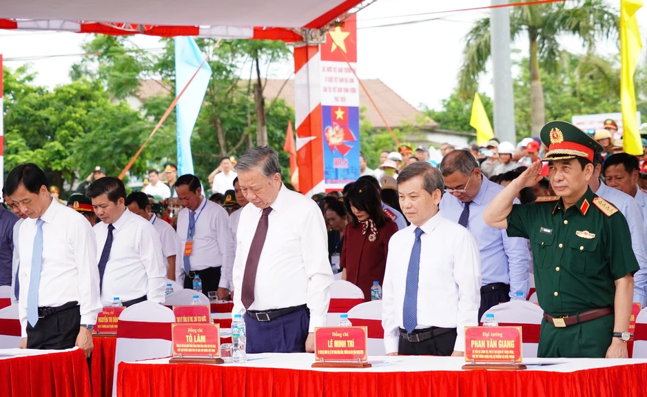 Tổng Bí thư, Chủ tịch nước Tô Lâm dự Lễ Thượng cờ "Thống nhất non" sông ở Quảng Trị Tổng Bí thư, Chủ tịch nước Tô Lâm dự Lễ Thượng cờ "Thống nhất non" sông ở Quảng Trị