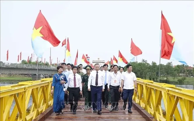 Tổng Bí thư, Chủ tịch nước Tô Lâm dự Lễ thượng cờ "Thống nhất non sông" năm 2026 tại Quảng Trị Tổng Bí thư, Chủ tịch nước Tô Lâm dự Lễ thượng cờ "Thống nhất non sông" năm 2026 tại Quảng Trị