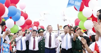 Tổng Bí thư, Chủ tịch nước Tô Lâm dự Lễ Thượng cờ "Thống nhất non sông" ở Quảng Trị