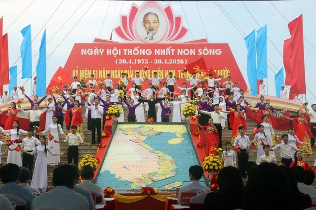 Tổng Bí thư, Chủ tịch nước Tô Lâm dự Lễ Thượng cờ "Thống nhất non sông" ở Quảng Trị Tổng Bí thư, Chủ tịch nước Tô Lâm dự Lễ Thượng cờ "Thống nhất non sông" ở Quảng Trị