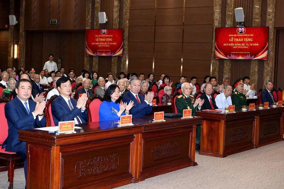 Tổng Bí thư, Chủ tịch nước Tô Lâm dự Lễ trao tặng Huy hiệu Đảng tại Hà Nội