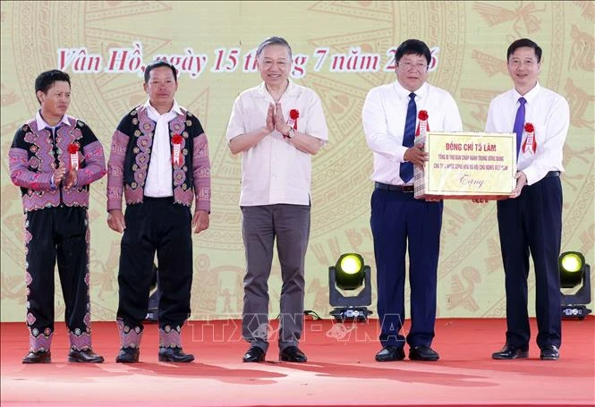 Tổng Bí thư, Chủ tịch nước Tô Lâm dự Ngày hội Toàn dân bảo vệ an ninh Tổ quốc tại Sơn La Tổng Bí thư, Chủ tịch nước Tô Lâm dự Ngày hội Toàn dân bảo vệ an ninh Tổ quốc tại Sơn La
