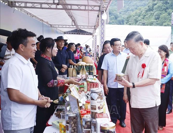 Tổng Bí thư, Chủ tịch nước Tô Lâm dự Ngày hội Toàn dân bảo vệ an ninh Tổ quốc tại Sơn La Tổng Bí thư, Chủ tịch nước Tô Lâm dự Ngày hội Toàn dân bảo vệ an ninh Tổ quốc tại Sơn La