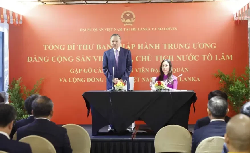 Tổng Bí thư, Chủ tịch nước Tô Lâm gặp gỡ cán bộ cơ quan đại diện và cộng đồng người Việt Nam tại Sri Lanka Tổng Bí thư, Chủ tịch nước Tô Lâm gặp gỡ cán bộ cơ quan đại diện và cộng đồng người Việt Nam tại Sri Lanka